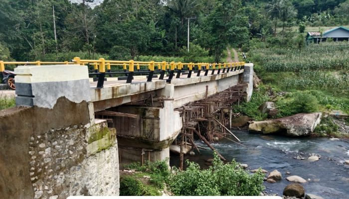 Material Tidak Dibayar, Upah Buruh Ditelantarkan Periksa Kualitas Dan Kuantitas Jembatan Buakkang.