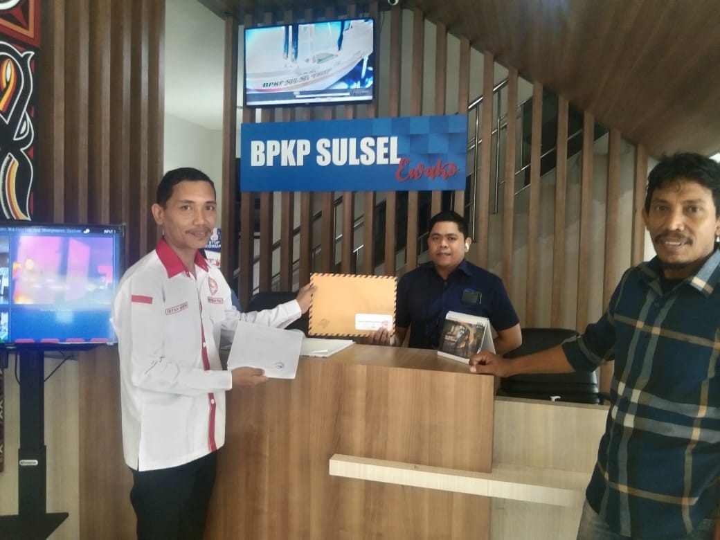 Tim Lembaga Poros Rakyat Indonesia saat melapor dikantor BPKP Sulsel, Kamis(04/04)