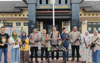 Simbol Perdamaian, Dua Kades Serahkan 60 Pucuk Senjata dari Warga Munte-Karondang