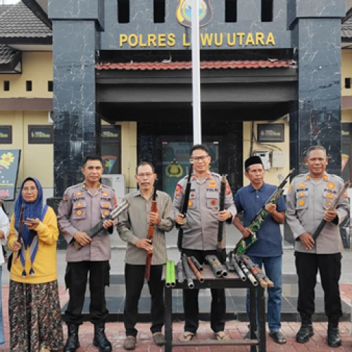 Simbol Perdamaian, Dua Kades Serahkan 60 Pucuk Senjata dari Warga Munte-Karondang
