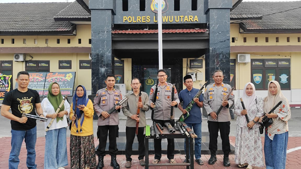 Simbol Perdamaian, Dua Kades Serahkan 60 Pucuk Senjata dari Warga Munte-Karondang